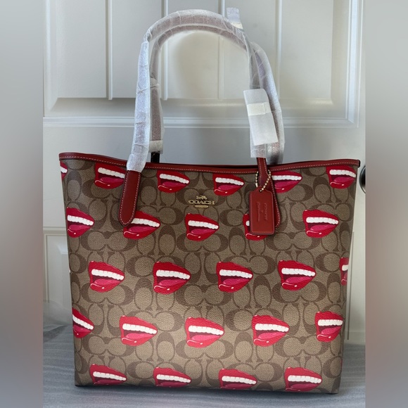 NWT Coach Tote In Signature Canvas - Picture 12 of 14